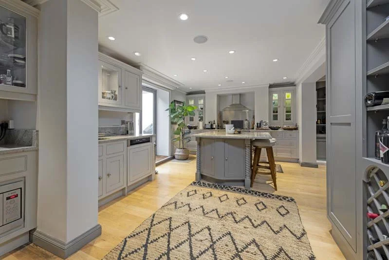 8 Launceston Pl Kit 1.jpg