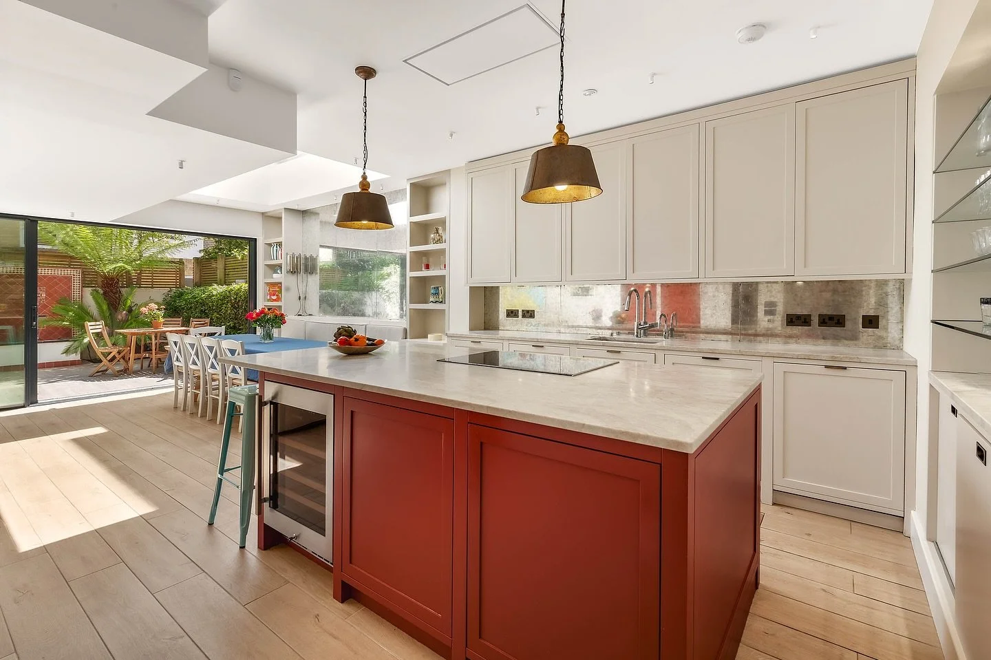 NEW TO MARKET &mdash; Cope Place, Kensington W8
A great end to this sunny week with a rare opportunity to acquire a meticulously refurbished four-bedroom freehold home on one of Kensington&rsquo;s most coveted roads.

4 Bedrooms | 4 Bathrooms | Court