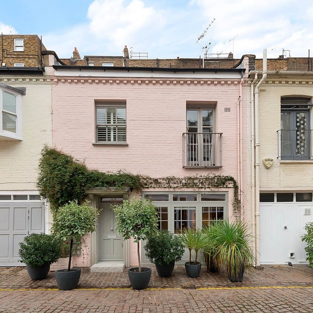This could be a great end to the month if you&rsquo;re in the market for a picture-perfect mews house in the heart of South Kensington!

This lovely home in Petersham Mews SW7 has just seen a price adjustment to &pound;2.75m and the vendor is highly 