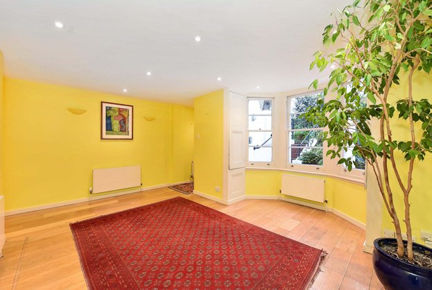 8 Sunningdale Gardens HR - living room.jpeg