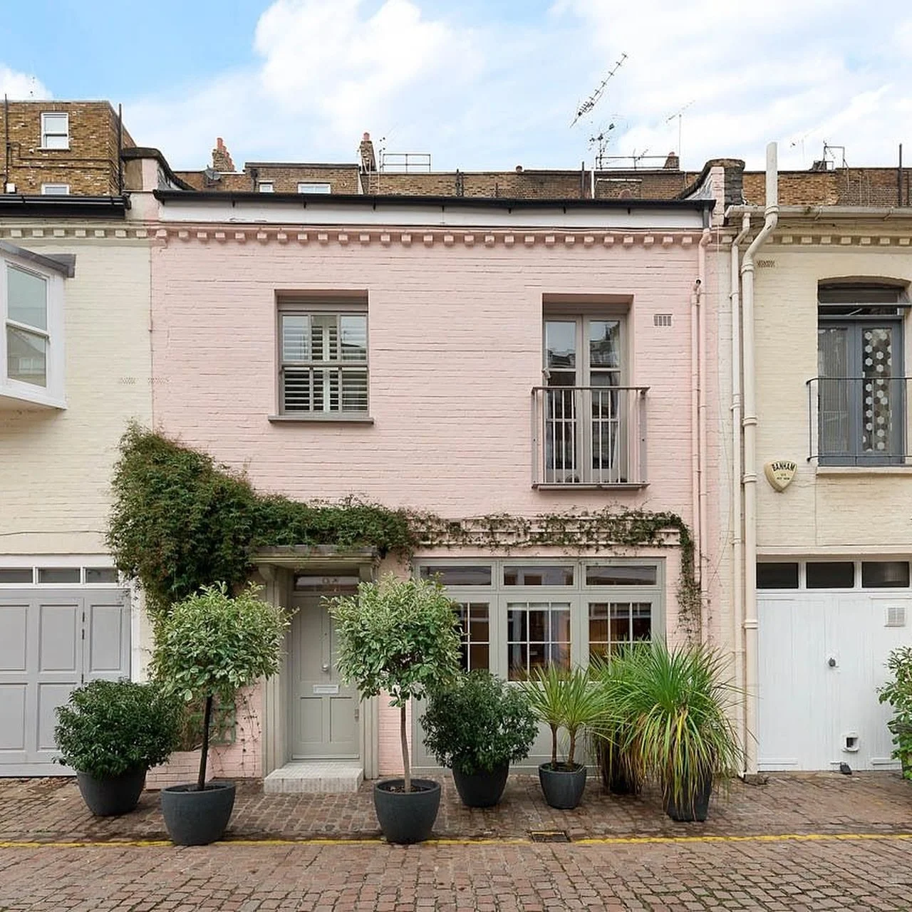 This could be a great end to the month if you&rsquo;re in the market for a picture-perfect mews house in the heart of South Kensington!

This lovely home in Petersham Mews SW7 has just seen a price adjustment to &pound;2.75m and the vendor is highly 