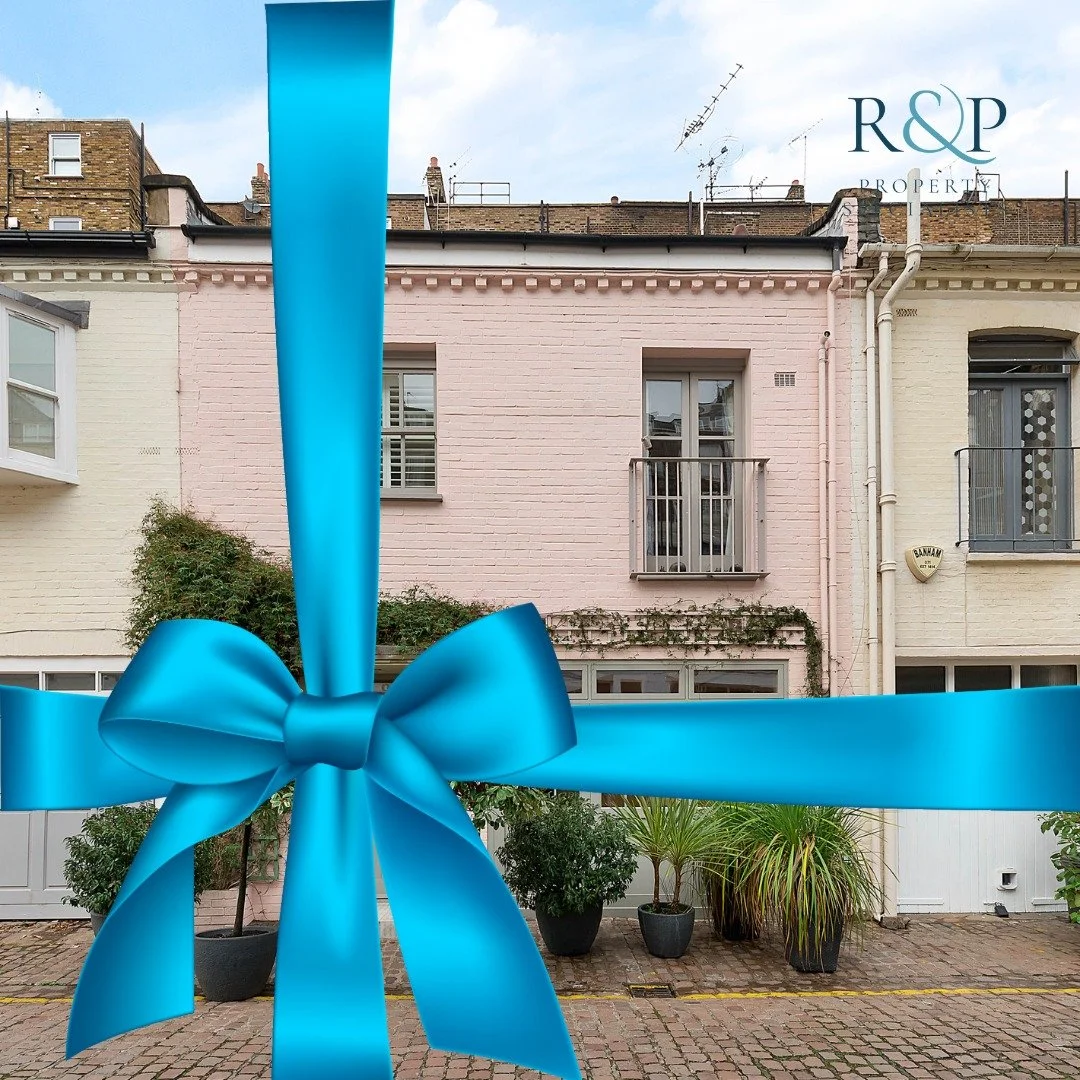Wrapped up and waiting under the tree&hellip;
Three wonderfully different Prime Central London homes to ponder over the Christmas break &mdash; each ready for a new chapter and new owners in 2026.

🎀 The Hidden Gem
A super-cute yet deceptively spaci