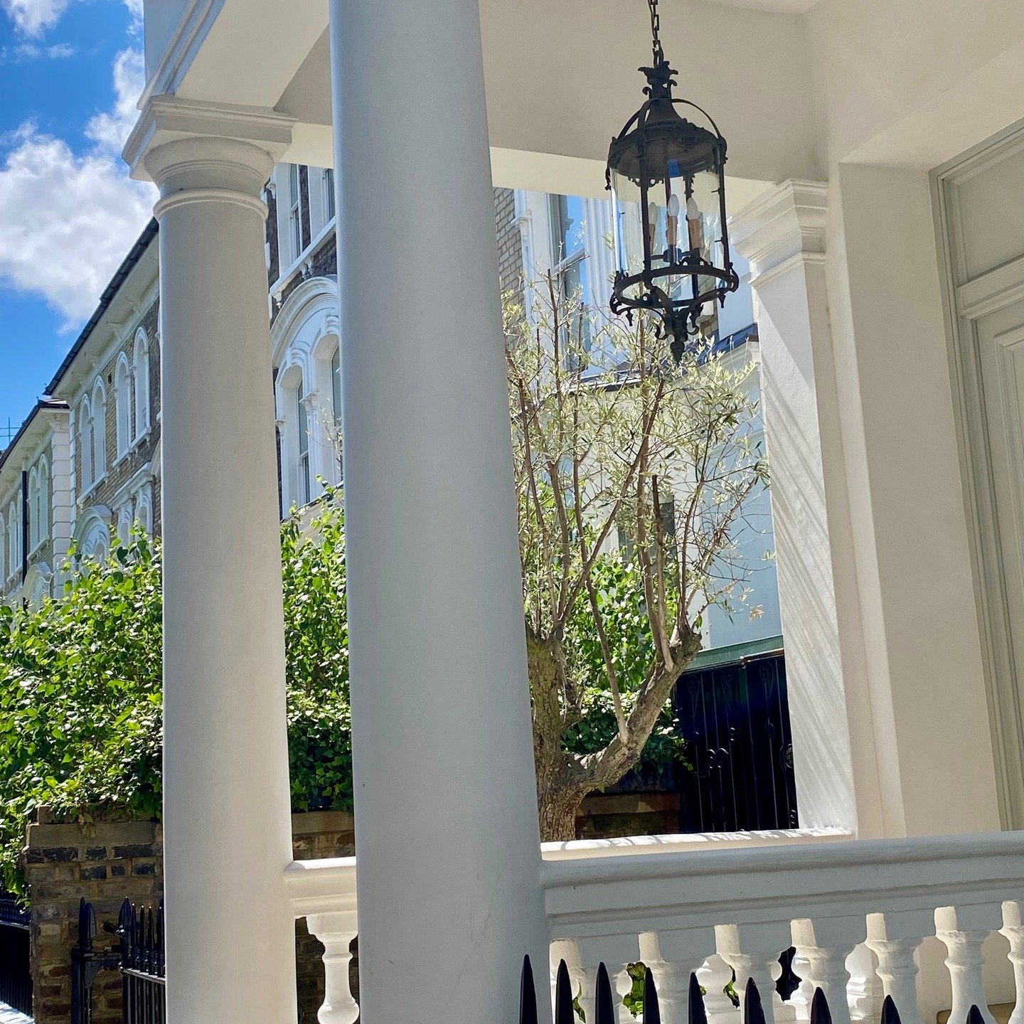 Prime London Market Update: Realism, Caution &amp; Opportunity

The latest LonRes data reflects a market that remains cautious, with both transaction levels and achieved prices softening across prime London.

While headline figures may suggest a slow