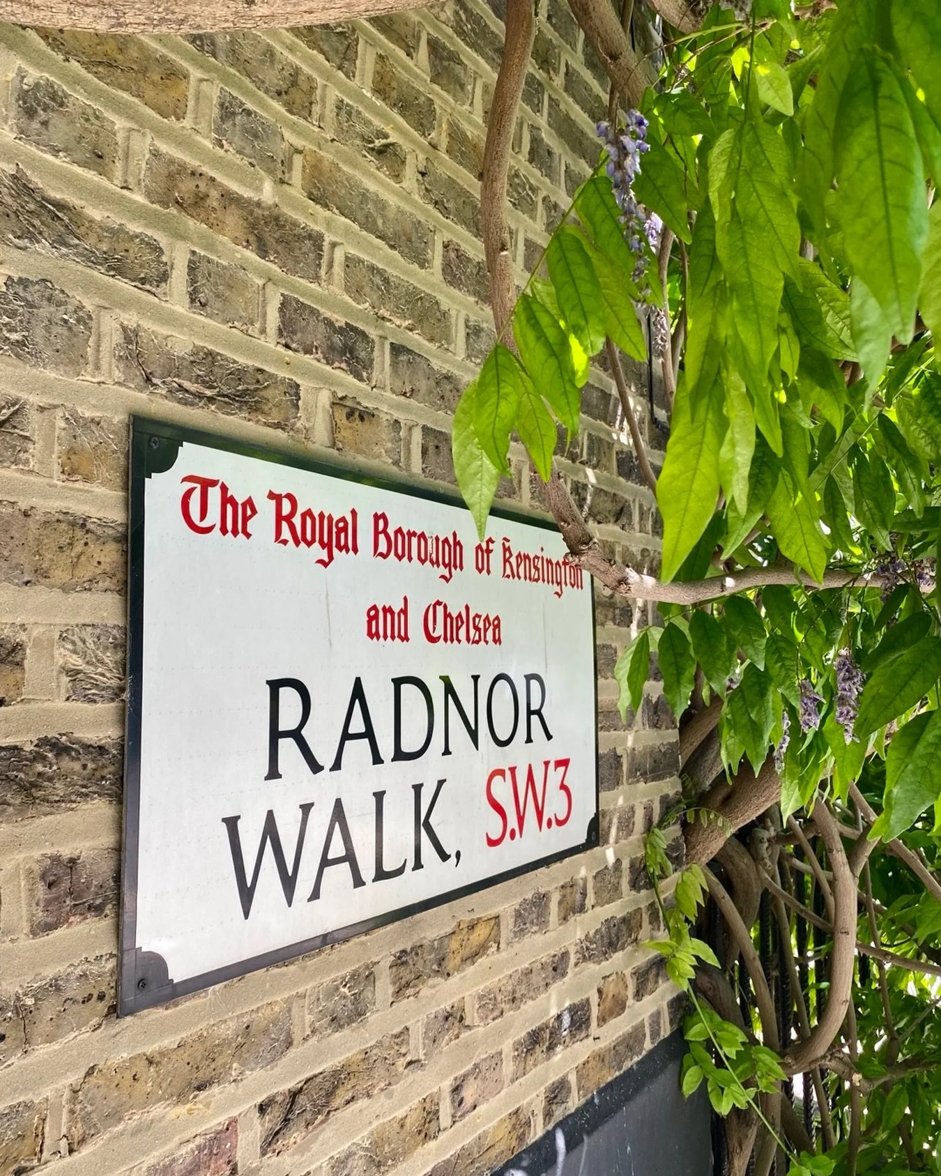 Radnor Walk SW3 - From bohemian studios to boutique fashion &mdash; did you know that Radnor Walk, just off Chelsea&rsquo;s Kings Road has itself always been quietly iconic.
Originally called Radnor Street until 1937 - a subtle rebrand to sound more 