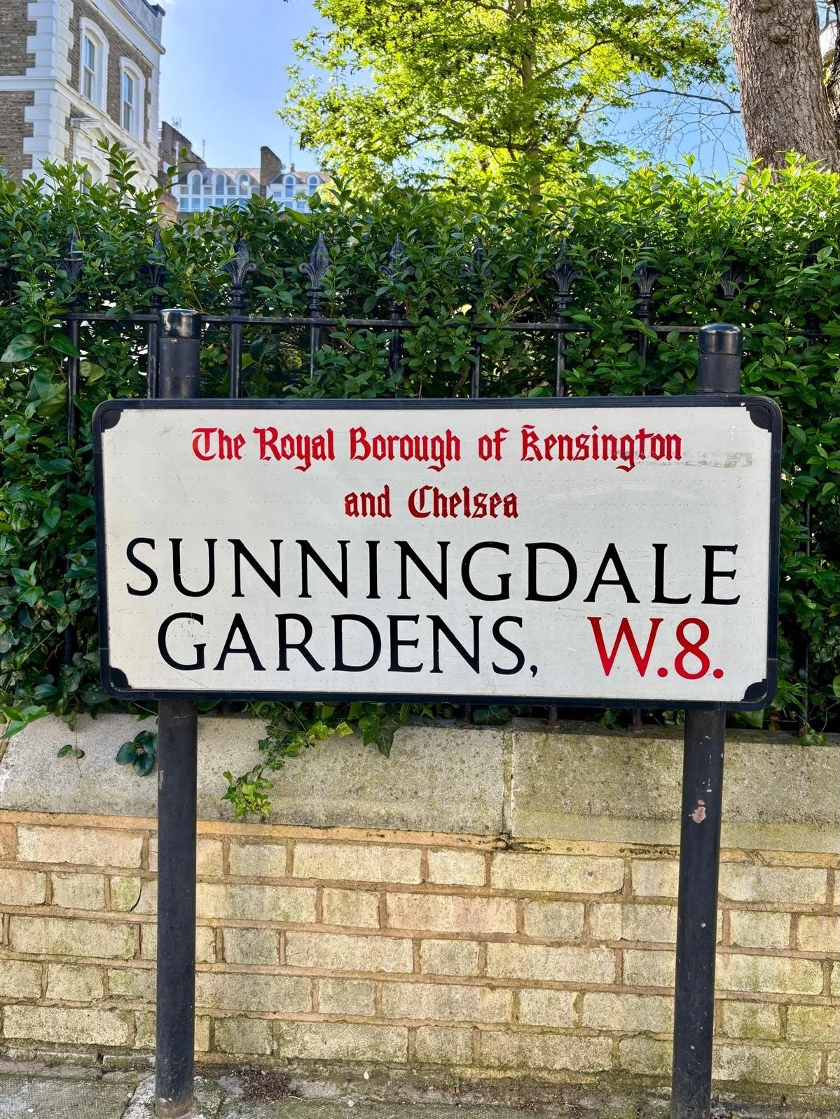 Sunningdale Gardens, Kensington W8
A very different kind of opportunity&hellip;
Tucked away in one of Kensington&rsquo;s most discreet and low-density enclaves, Sunningdale Gardens represents a quieter, more traditional side of W8 &mdash; a street kn