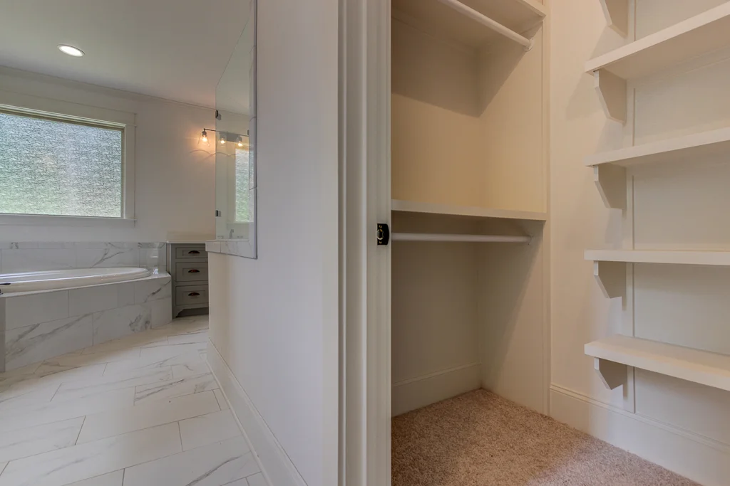 IMG_3405_06_07_08_09_10Real-Estate29.jpg