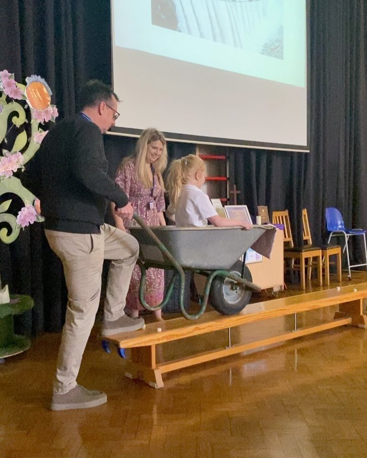 A brave volunteer helped demonstrate the theme of trust at the school assembly this morning. Risk assessment ✅
#church #churchschool #trust #churchofengland #dioceseofsouthwark #southfields #wandsworth #sw18
