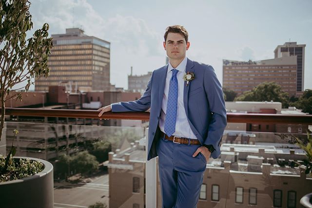 Word on the street is that it&rsquo;s this guy&rsquo;s birthdayyyy. My favorite male model to date and look at that @kinkadesfc birthday suit! 🔥 Of course everything looks even better on @thefaulkner rooftop, too! I hope your birthday is as amazing 