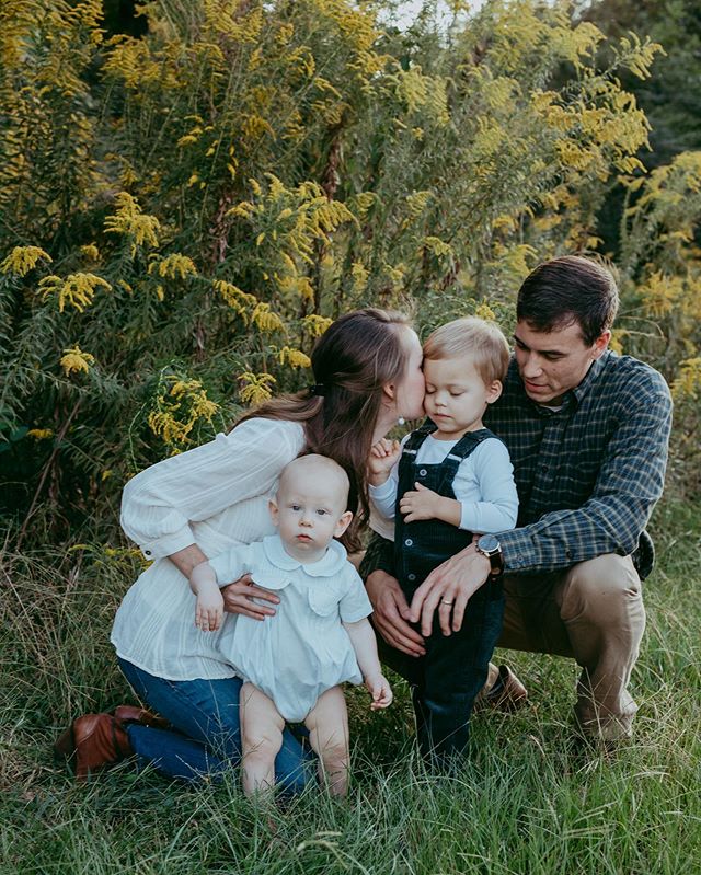 I love this fam like I love goldenrod! As I mentioned in my last post, I have got some big changes rolling out, which will entail some limitations on taking family sessions, but I don&rsquo;t think I will ever be able to get away from them completely