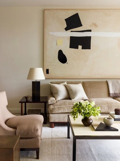 An West Village apartment designed by American designer Alyssa Kapito, on the side table a “Croisillon” table lamp by Jean-Michel Frank