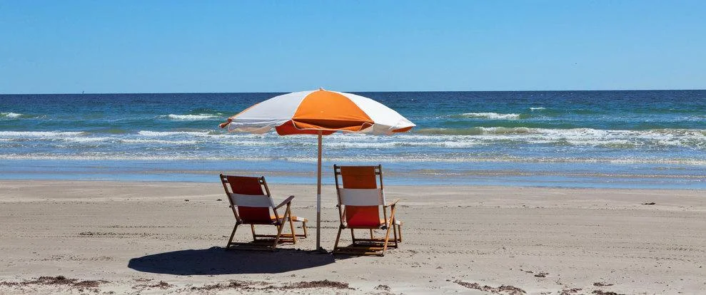 beach-chairs_51405_95538-990x415.jpg
