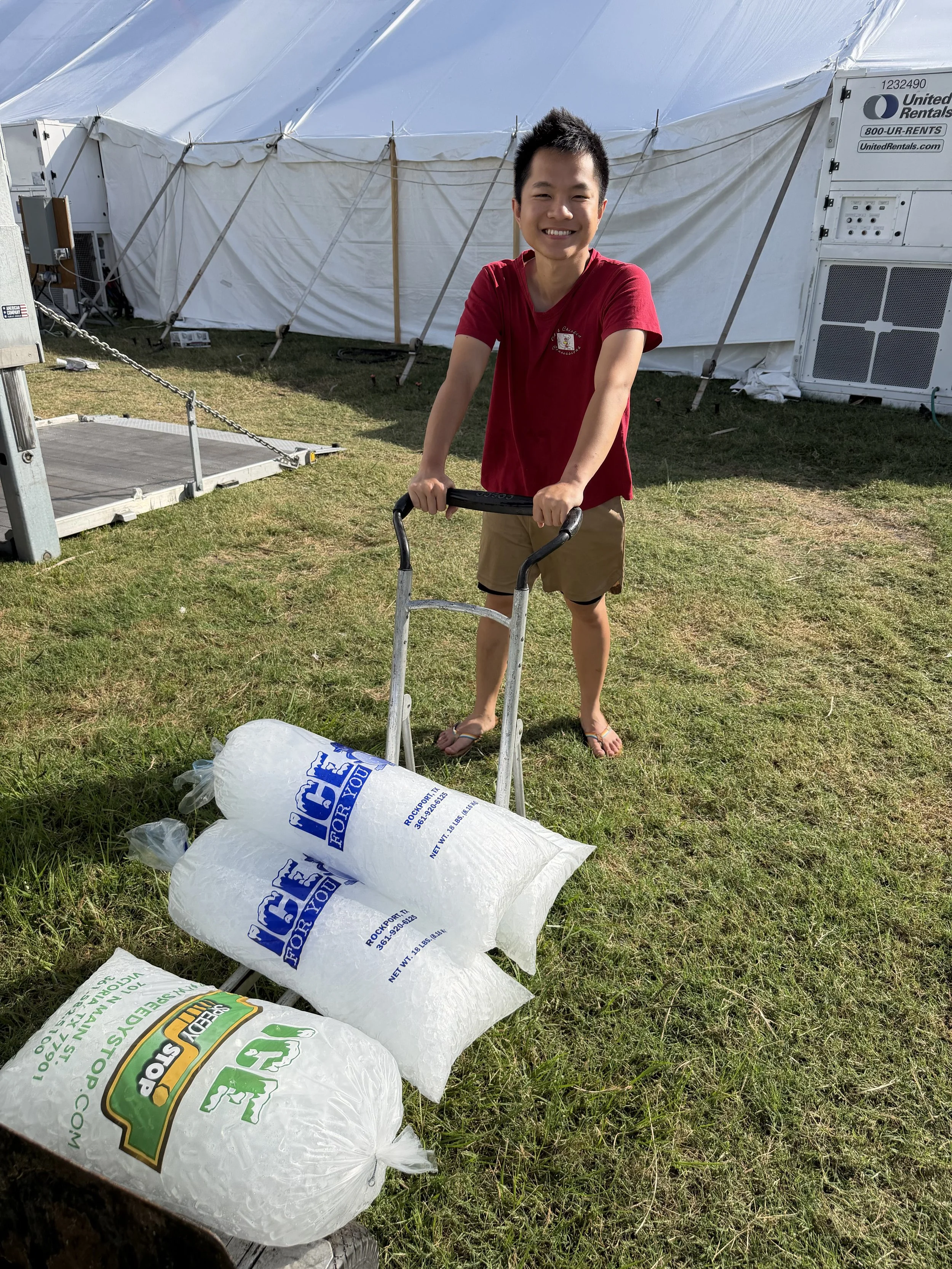 Vendor with Ice 2.jpg