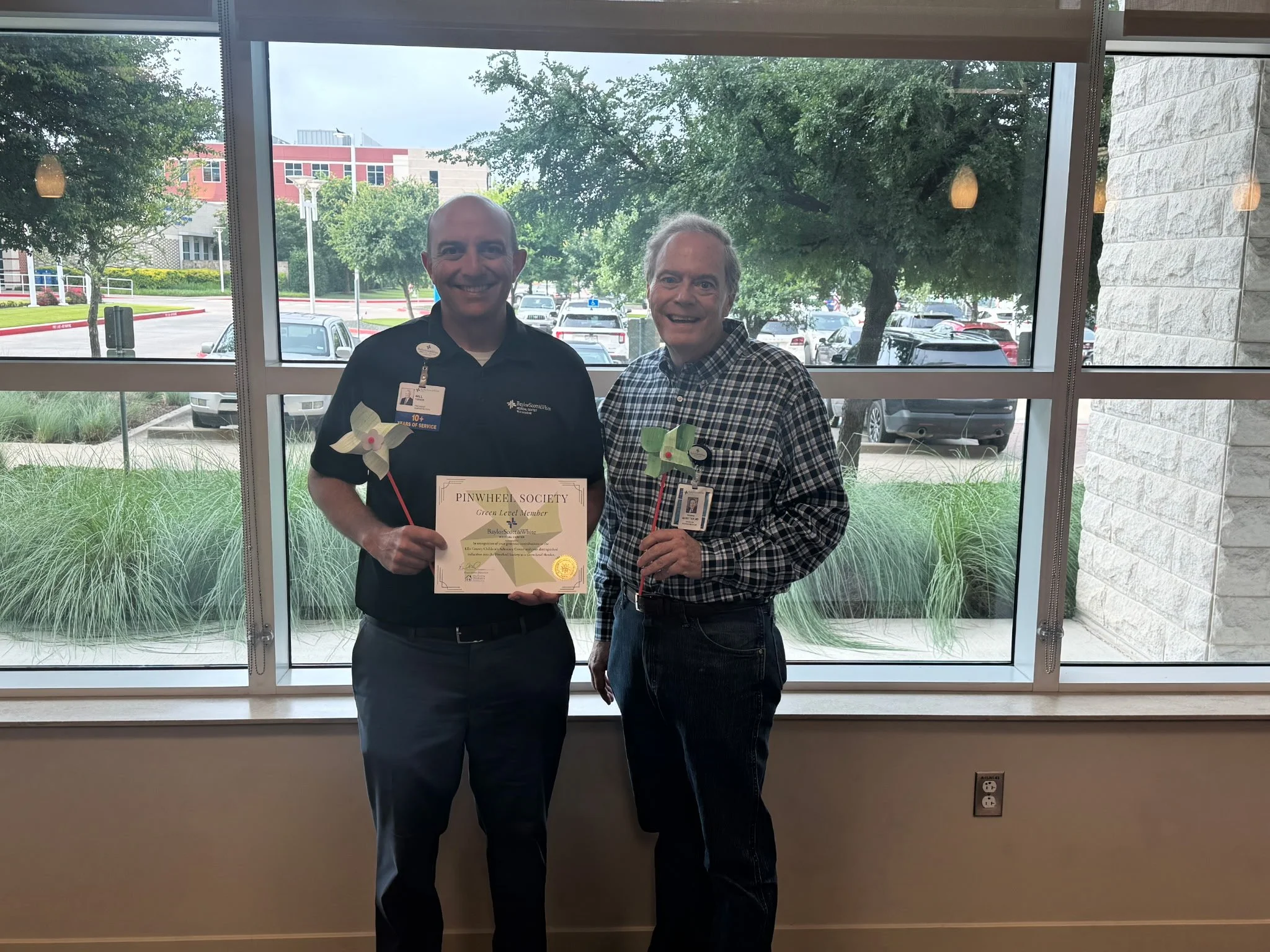 Will Turner of Baylor Scott & White Medical Center with Dr. Ledbetter receiving a Pinwheel Award