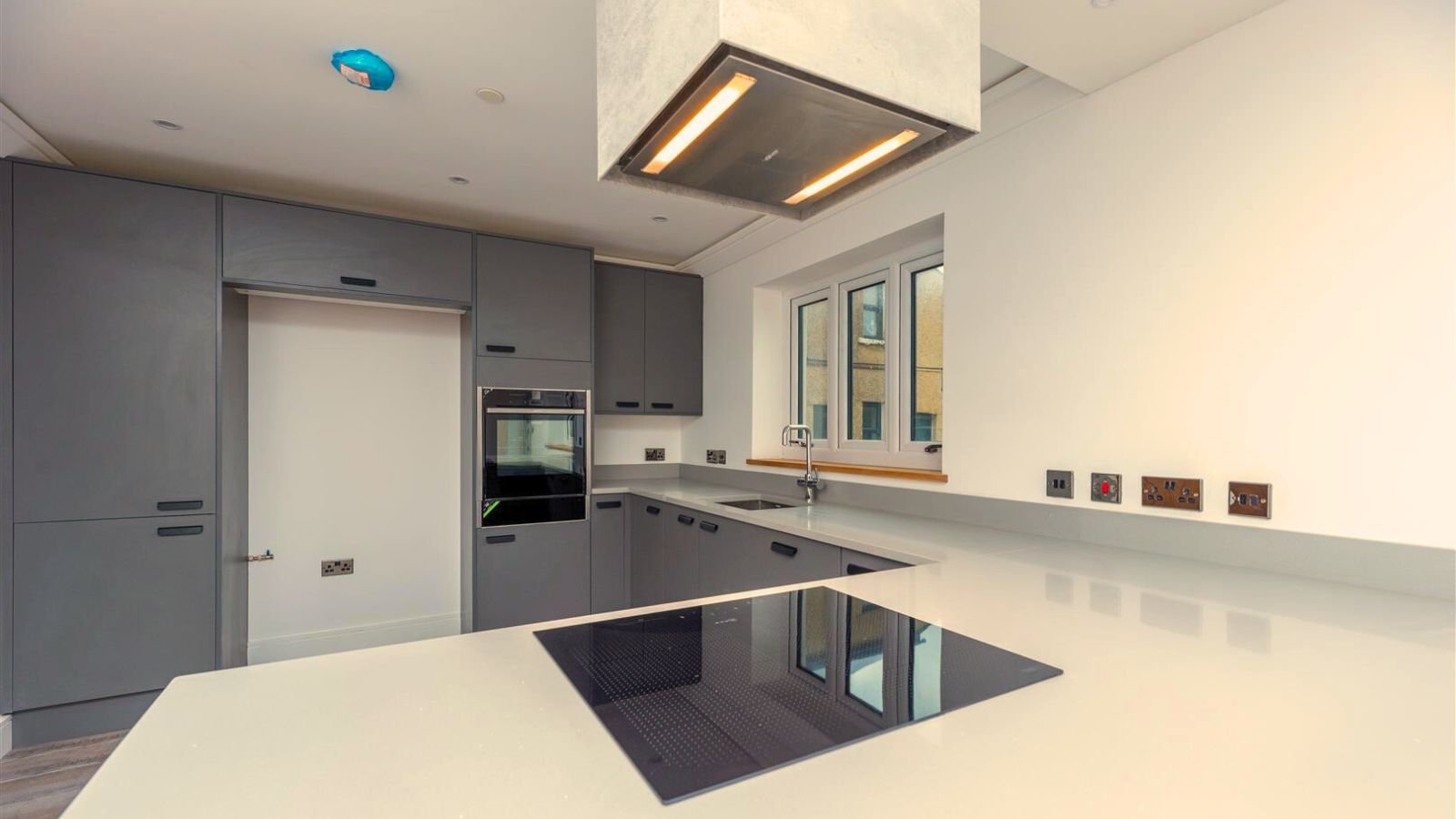 Kitchen large breakfast bar