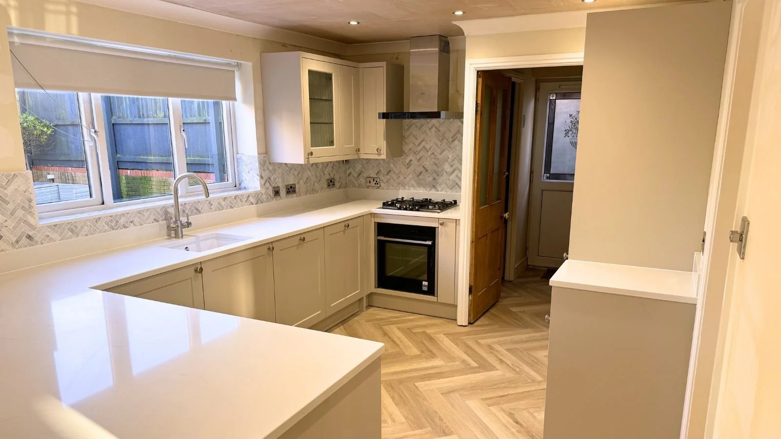 Large kitchen, new flooring tile splashback.jpg