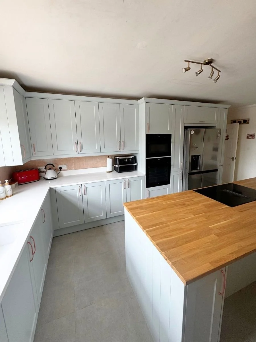 contrasting worktops three crosses.jpg