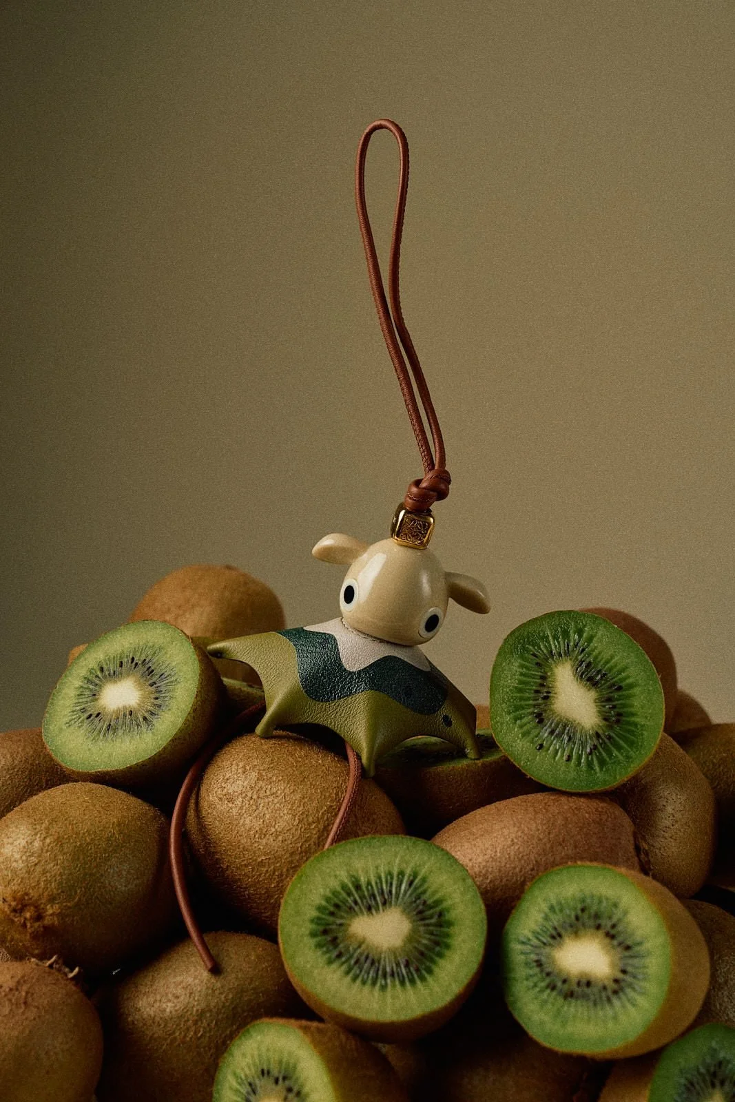 Loewe-Kiwi-Puzz-Charm.jpg