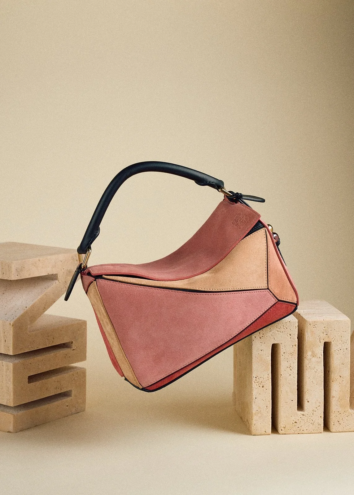 Loewe-Puzzle-Bag-Limited-Edition-Pink-01.jpg
