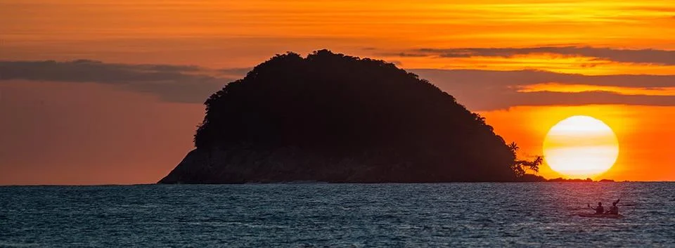 Fim de tarde em Sao Sebastiao Brasil Pousada Ventos do Camburi lua de mel com tudo incluso casamento na praia Nau Royal 821.jpg
