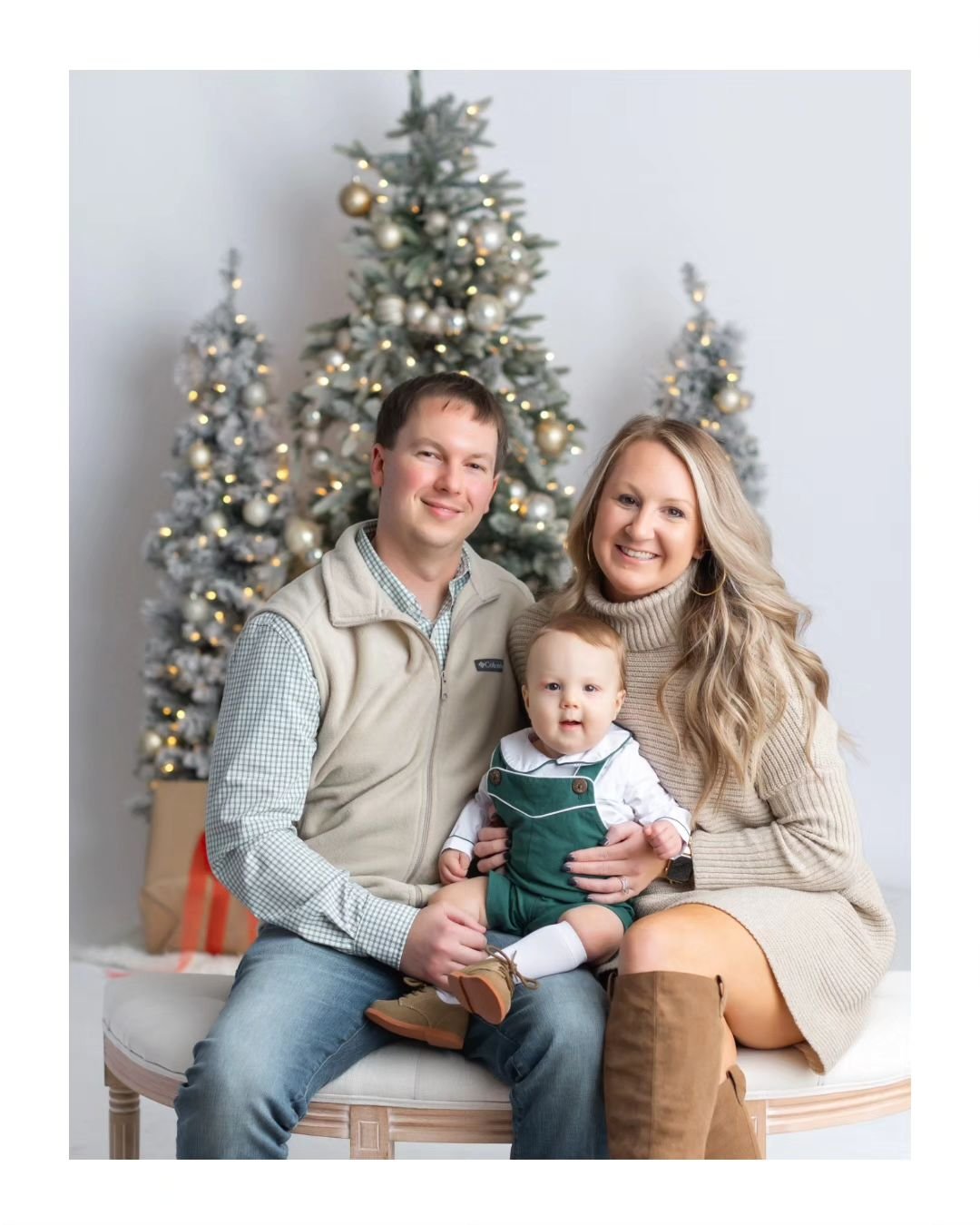 Loved building my 2023 Christmas set! 🎄 My 2024 Christmas set will preview in September, sessions are live  on my website www.rebeccajudyphotography.com/seasonal-sessions 🎄🎅