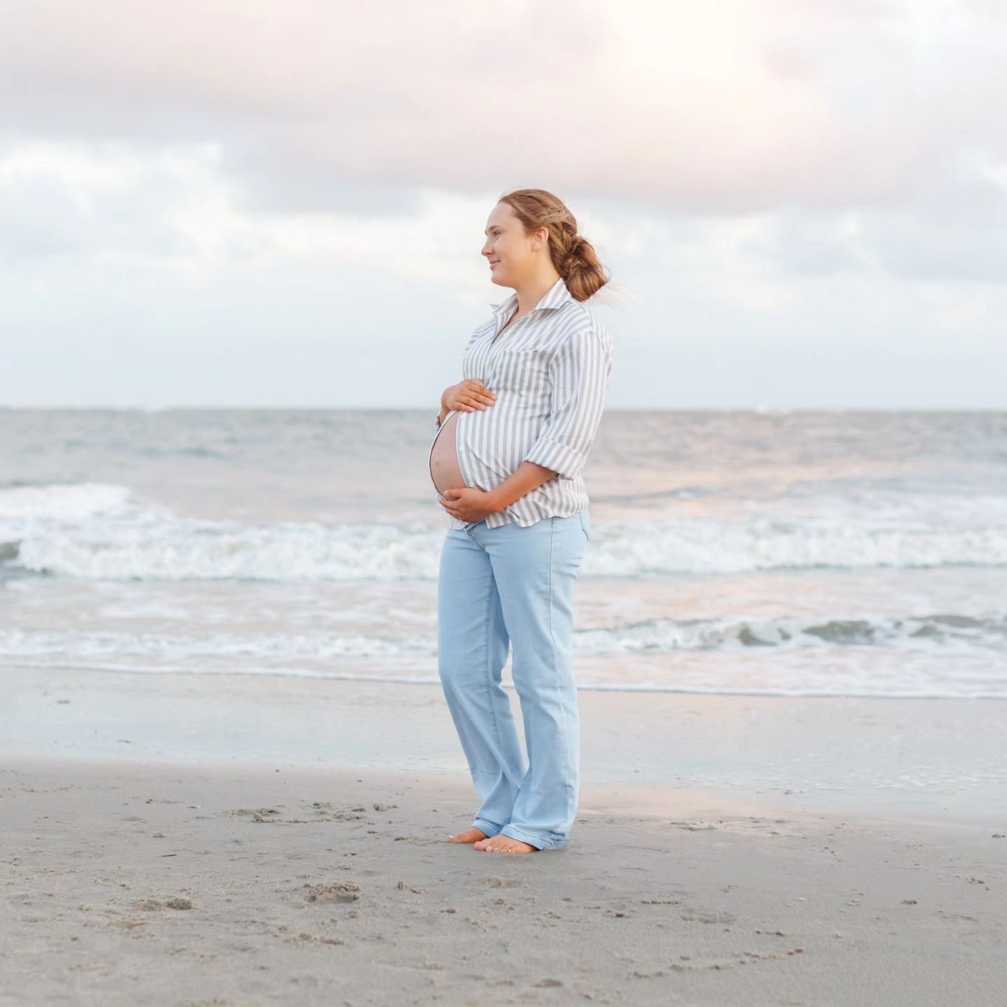 I get to see sweet baby Sullivan this Thursday for 📸, so it's fitting I finally share @elizabeth.b_291 's Edisto maternity session 🤍