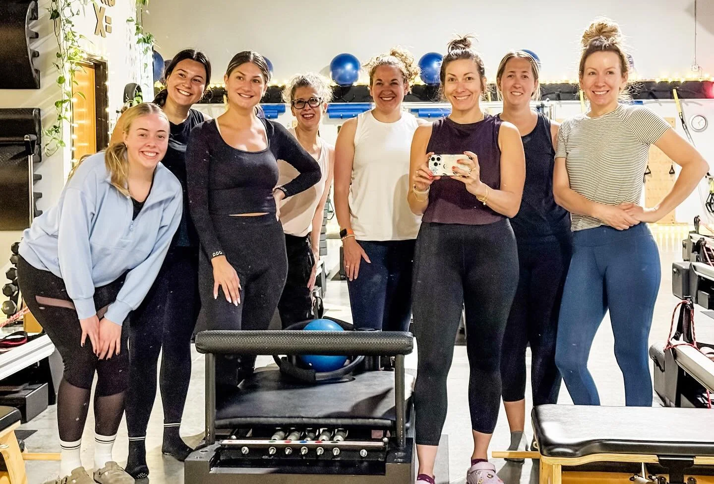 I love seeing my feed filled with post class pictures!!

I love meeting these babes at the barre every Friday morning even more!😘💛👯&zwj;♀️

#fridaybarre #barre #barrefitness #barreistabewell #bewell #imxpilates #strongwomen