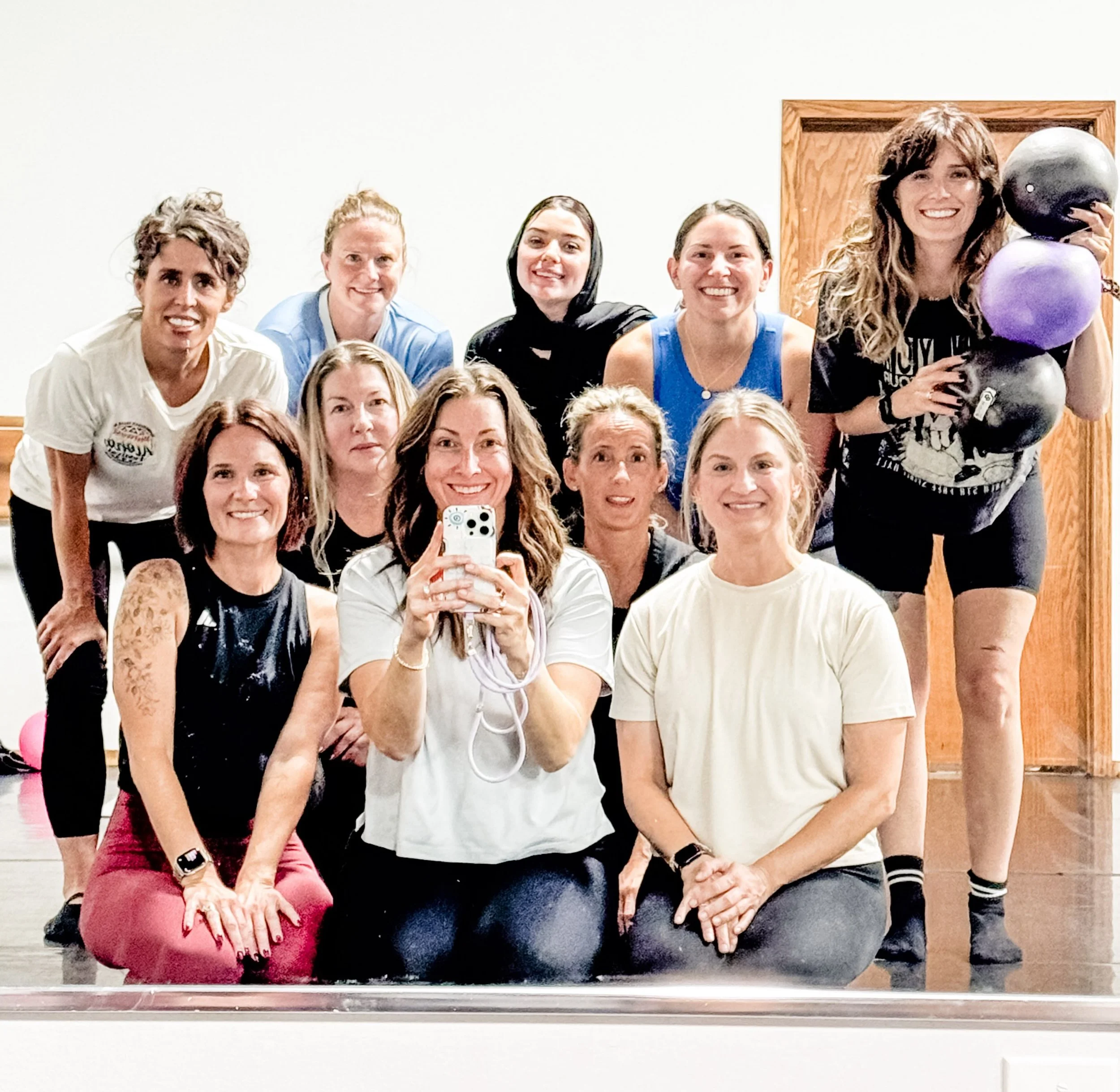 Tuesdays 💛

#barre #youngdanceacademy #oakcreekbarre #barreistabewell 

Having the best time with this crew! 

If you missed class tonight, just know we missed you too! 😘