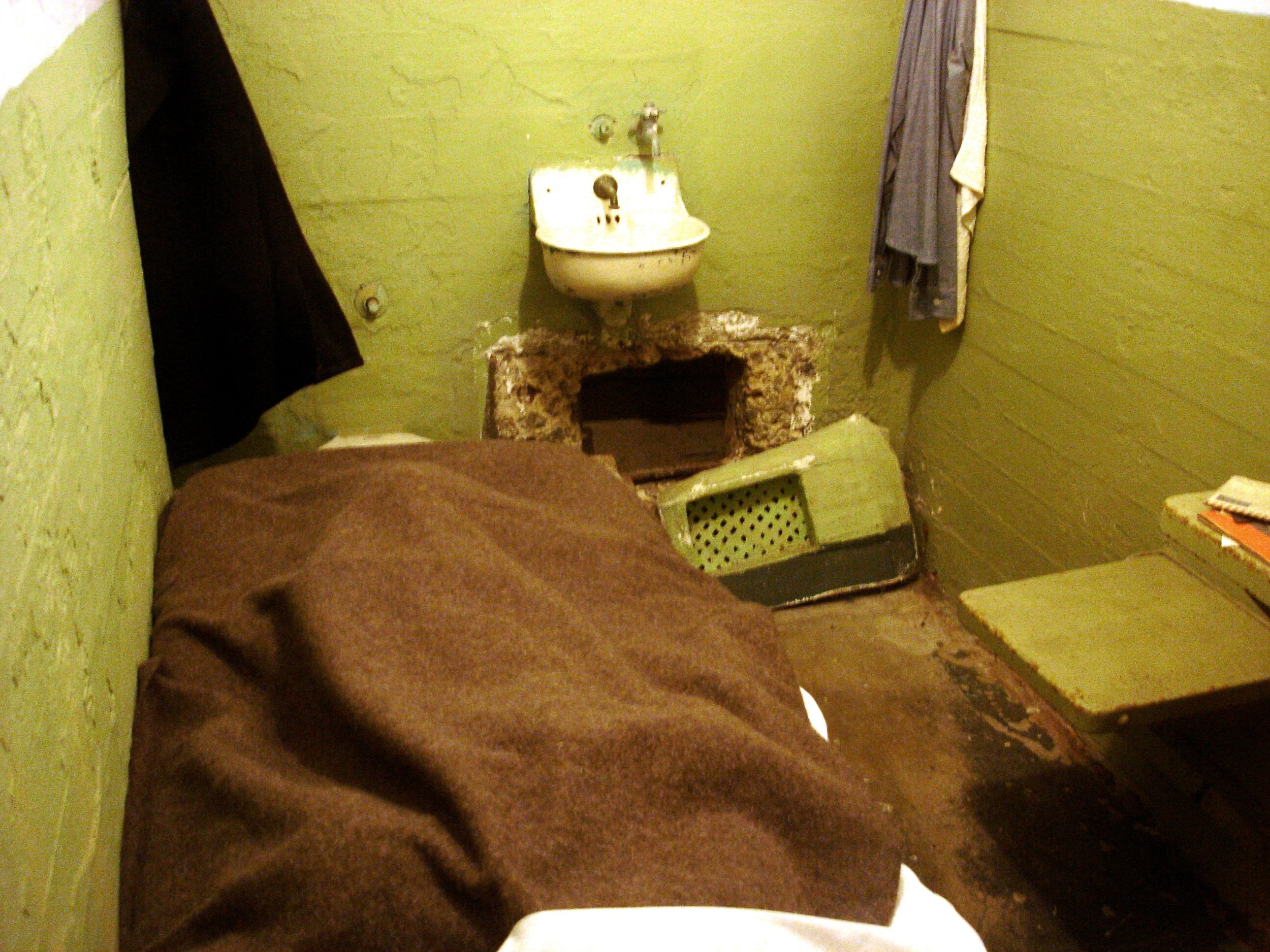 Alcatraz_cell_vent.jpeg