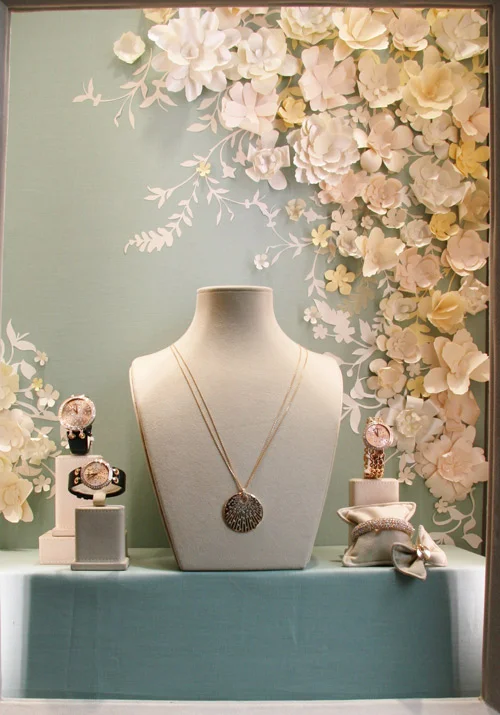 window-display+-+chopard+-+paper+flowers+-+francesca+signori-6.jpeg