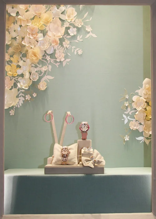 window-display+-+chopard+-+paper+flowers+-+francesca+signori-5.jpeg