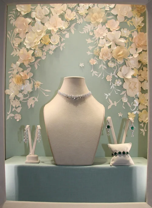 window-display+-+chopard+-+paper+flowers+-+francesca+signori-4.jpeg