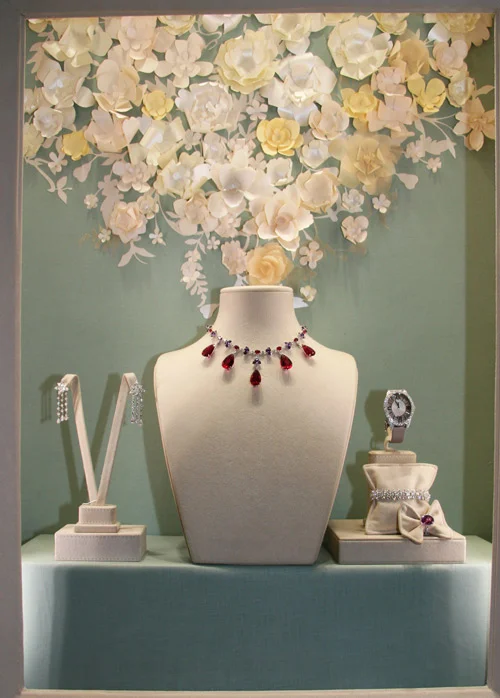 window-display+-+chopard+-+paper+flowers+-+francesca+signori-3.jpeg