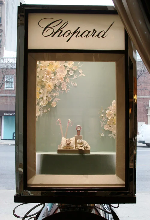 window-display+-+chopard+-+paper+flowers+-+francesca+signori-2.jpeg