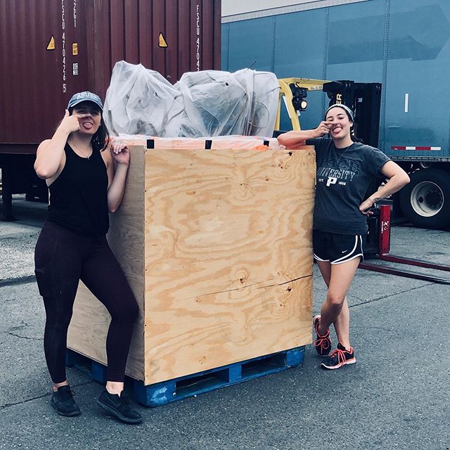 Sticking up our noses to anyone that doubted our pallet packing abilities- see you soon Vegas!
&bull;
&bull;
&bull;
900lb on their way to @eatalylasvegas for the upcoming @pallinilimoncello patio. Stay tuned 😉