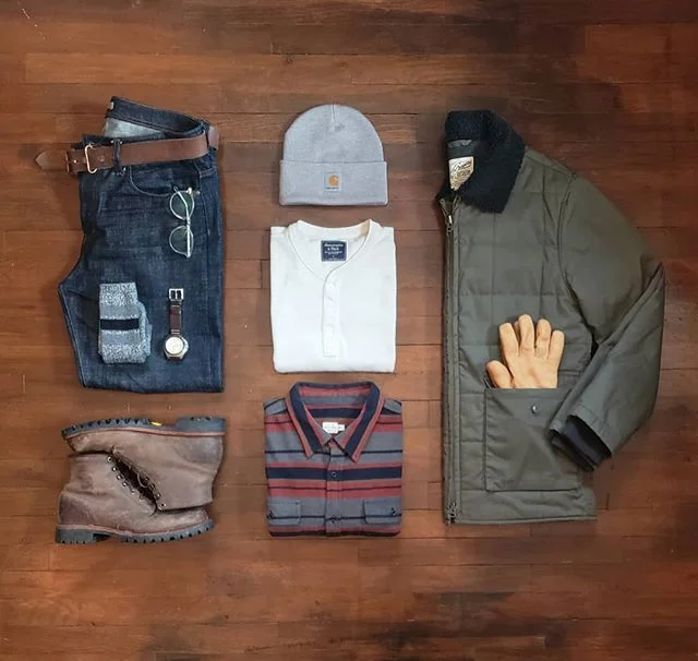 Snow flurries, high of 15&deg; today.
Selvedge Denim x @theunbrandedbrand 
Henley x @abercrombie 
Shirt x @bridgeandburn 
Coat x @grayers 
Boots x @chippewaboots 
Cap x @carharttwip 
Gloves x @unitedbyblue 
Socks x @smartwool 
Watch x @filson1897 
Be