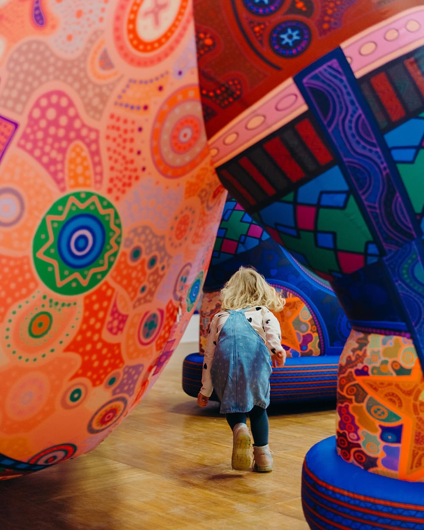 This week I fancied doing something a little different with my little ones, after a quick search I came across some amazingly colourful images from the new exhibition at @lincsmuseumusher - a place we hang out a lot&hellip;

Jason and his argonauts o