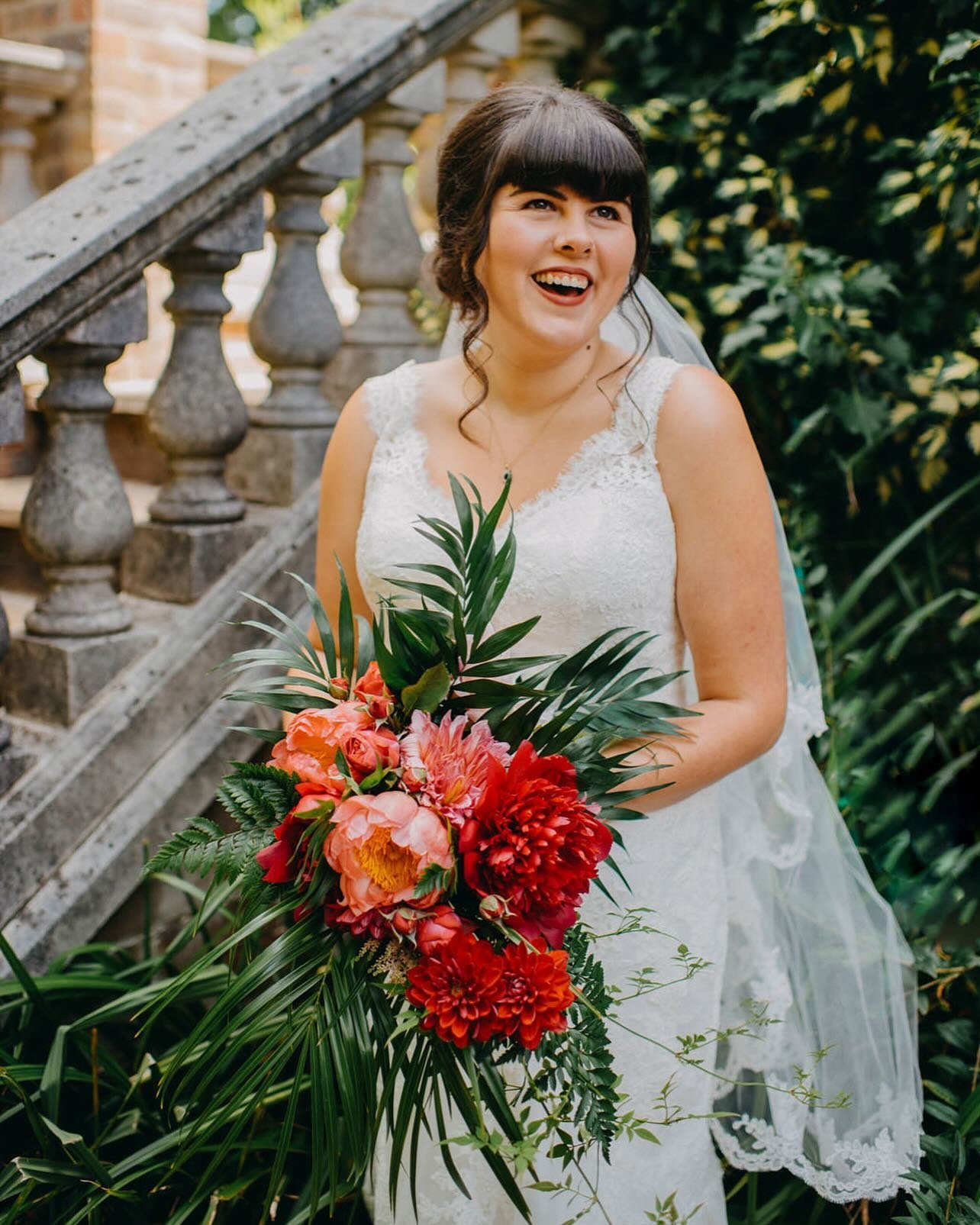 Throwing it back to the most epic bridal bouquet I have ever had the pleasure of photographing, I mean&hellip; just look at it 😍 

#weddingphotography #lincolnweddingphotographer #lincolnweddingphotography #lincolnsmallbusiness #smallbusiness #creat