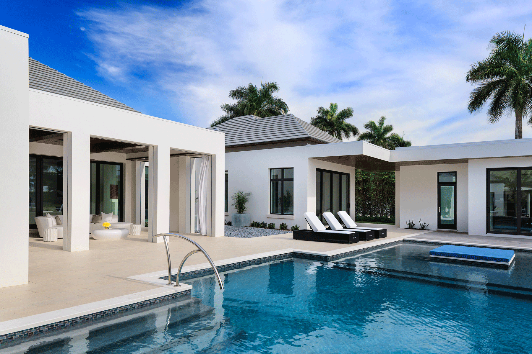 Naples Residence Exterior