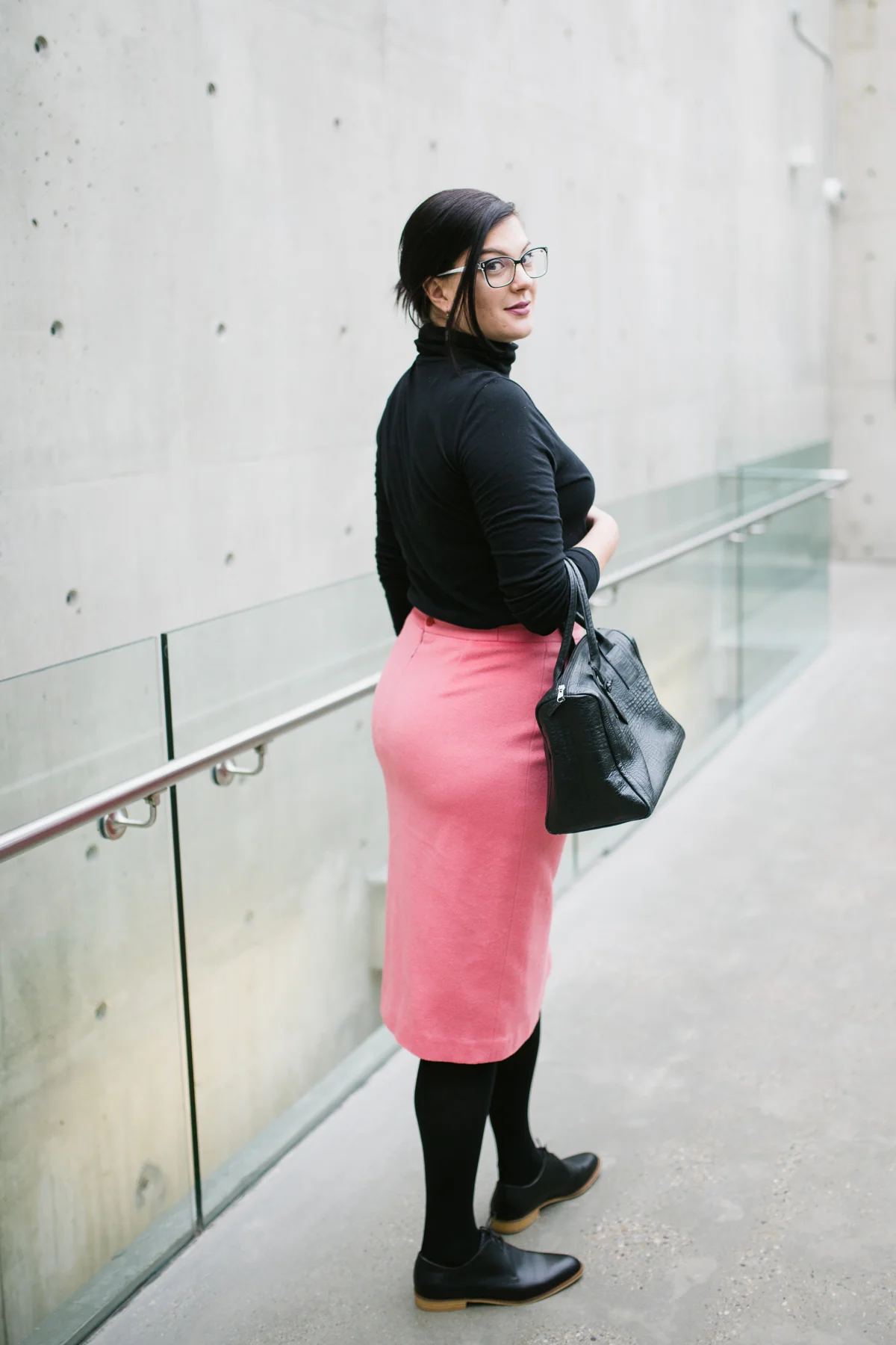 AN_PnP_PinkSkirtBlackTurtleNeck_004.jpg