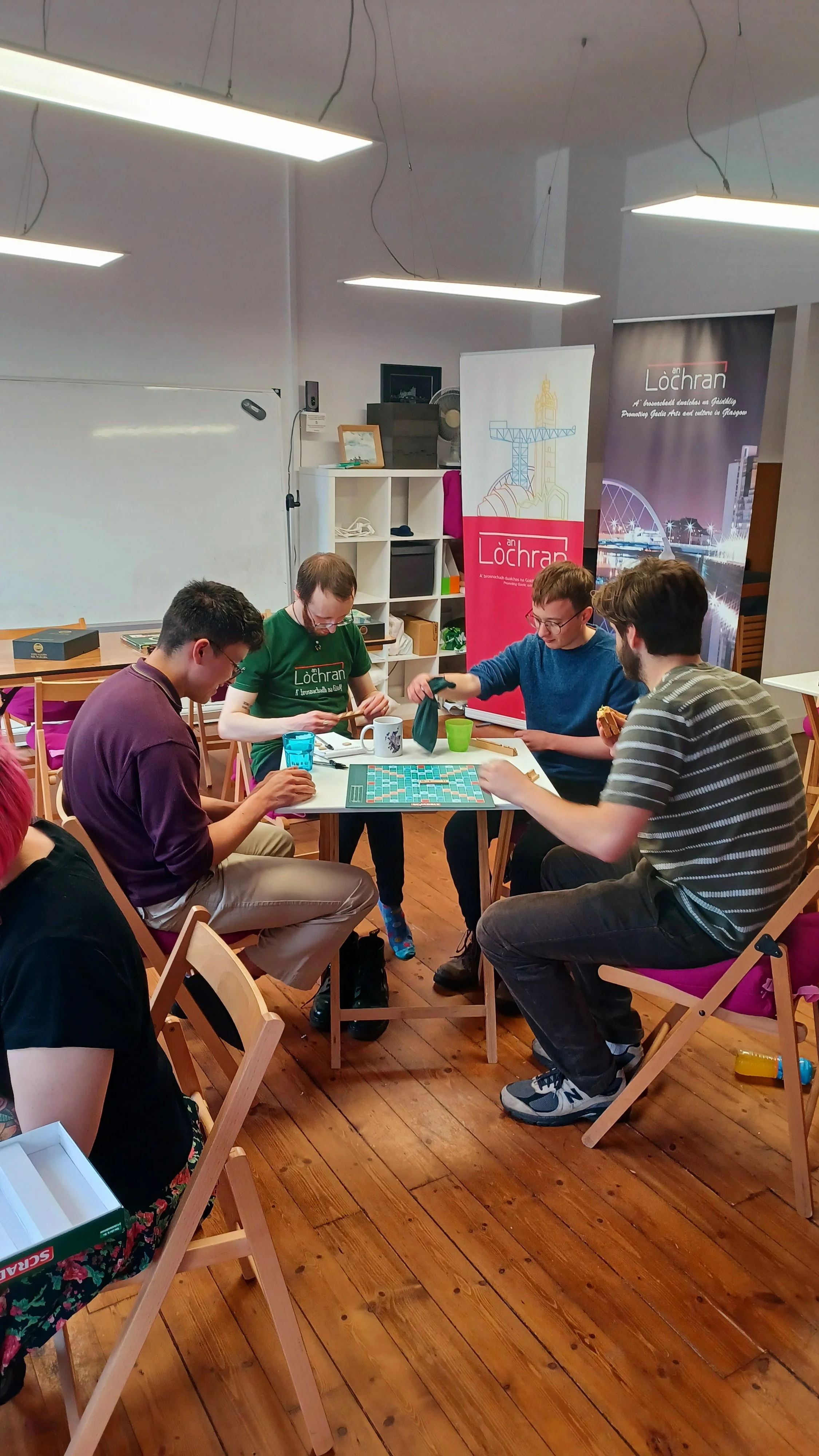 Ceathrar ri Scrabble Gàidhlig