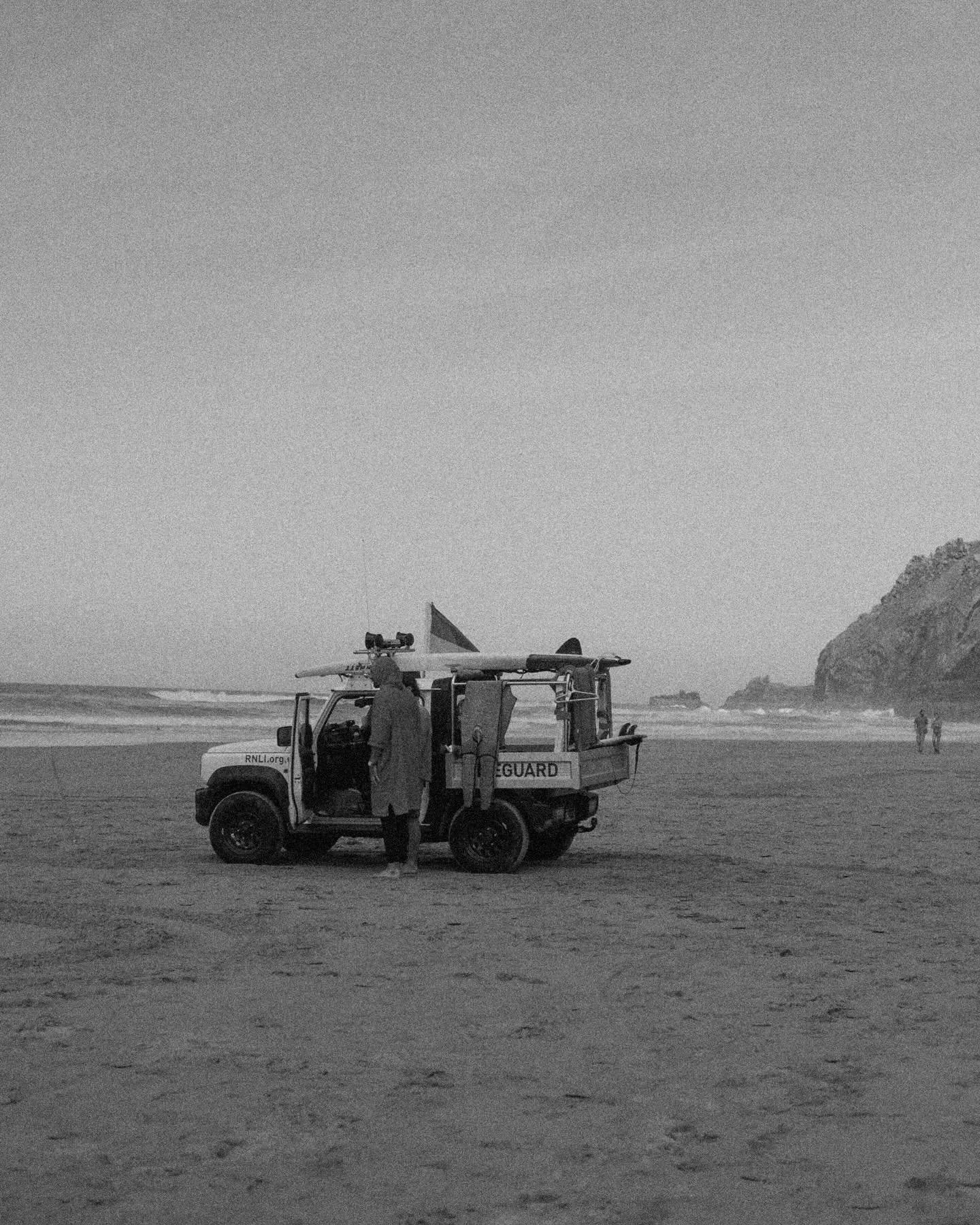 Days on the beach |  Cornwall, April 2025 
#modernoutdoors #documentyourdays #paperjournalmag