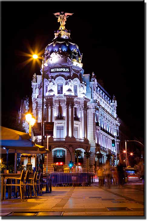 Metrópolis Building near Puerta del Sol
