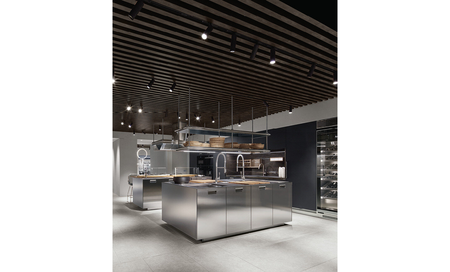15Italia_Showroom Profile2.jpeg