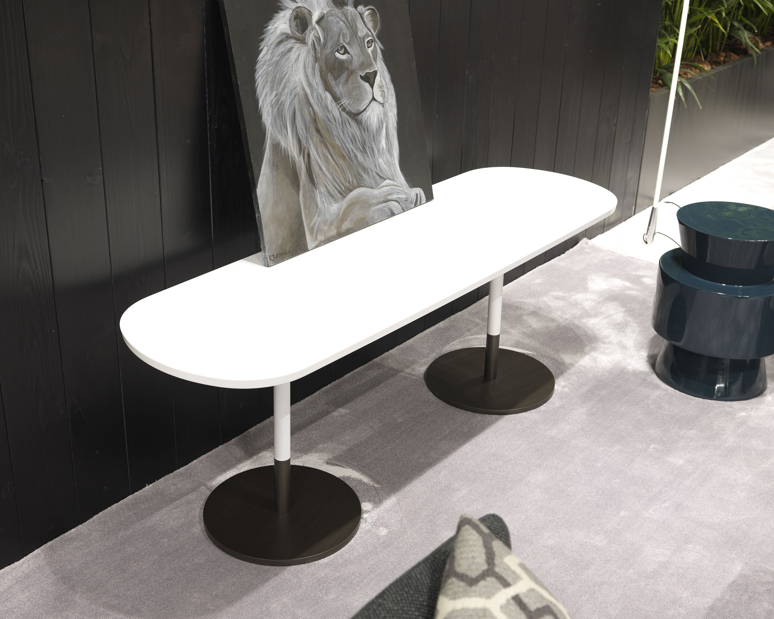 Stiletto Console
