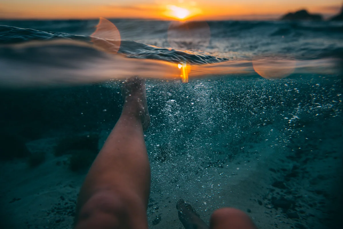 Underwater-Feets-Lola-Photography.jpg