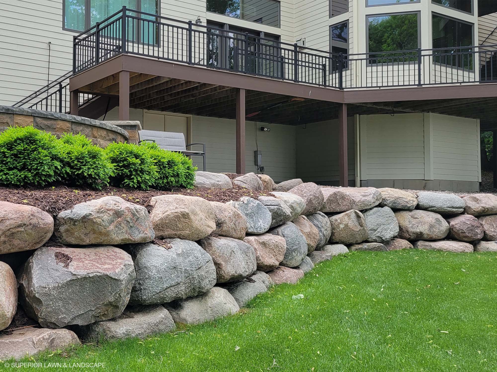 superior-lawn-landscape-retaining-walls-048-boulders-and-grass.jpg