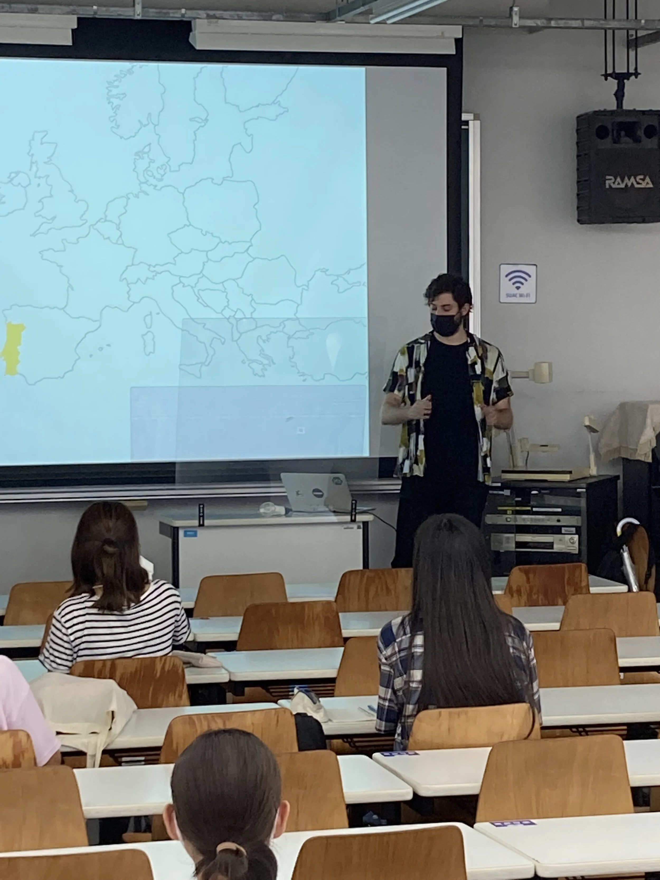 M.Perry explaining the size.