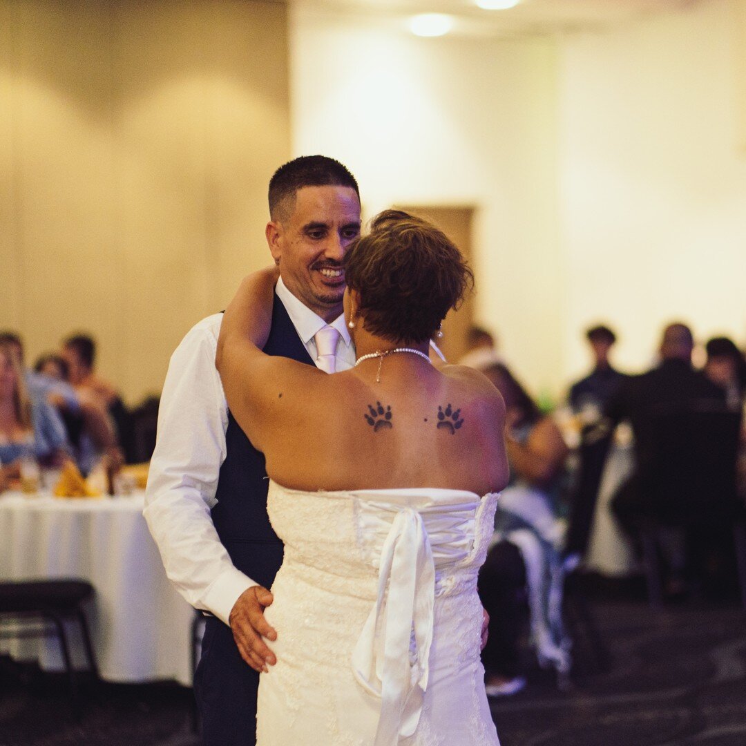 Something very special about that first dance 👰&zwj;♀️🤵&zwj;♂️
.
.
.
.
.
.
#wedding #bride #love #weddingdress #weddingphotography #weddingday #weddinginspiration #photography #weddingplanner #makeup #prewedding #fashion #bridal #bridetobe #wedding