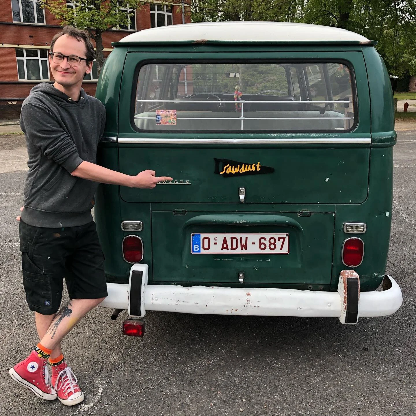 Whiiii!! Sinds deze week heb ik ook een magnetisch logo. Superleuk om mijn busje mee te versieren! #T2A #vwbus #cnc #ooznest #sawdust