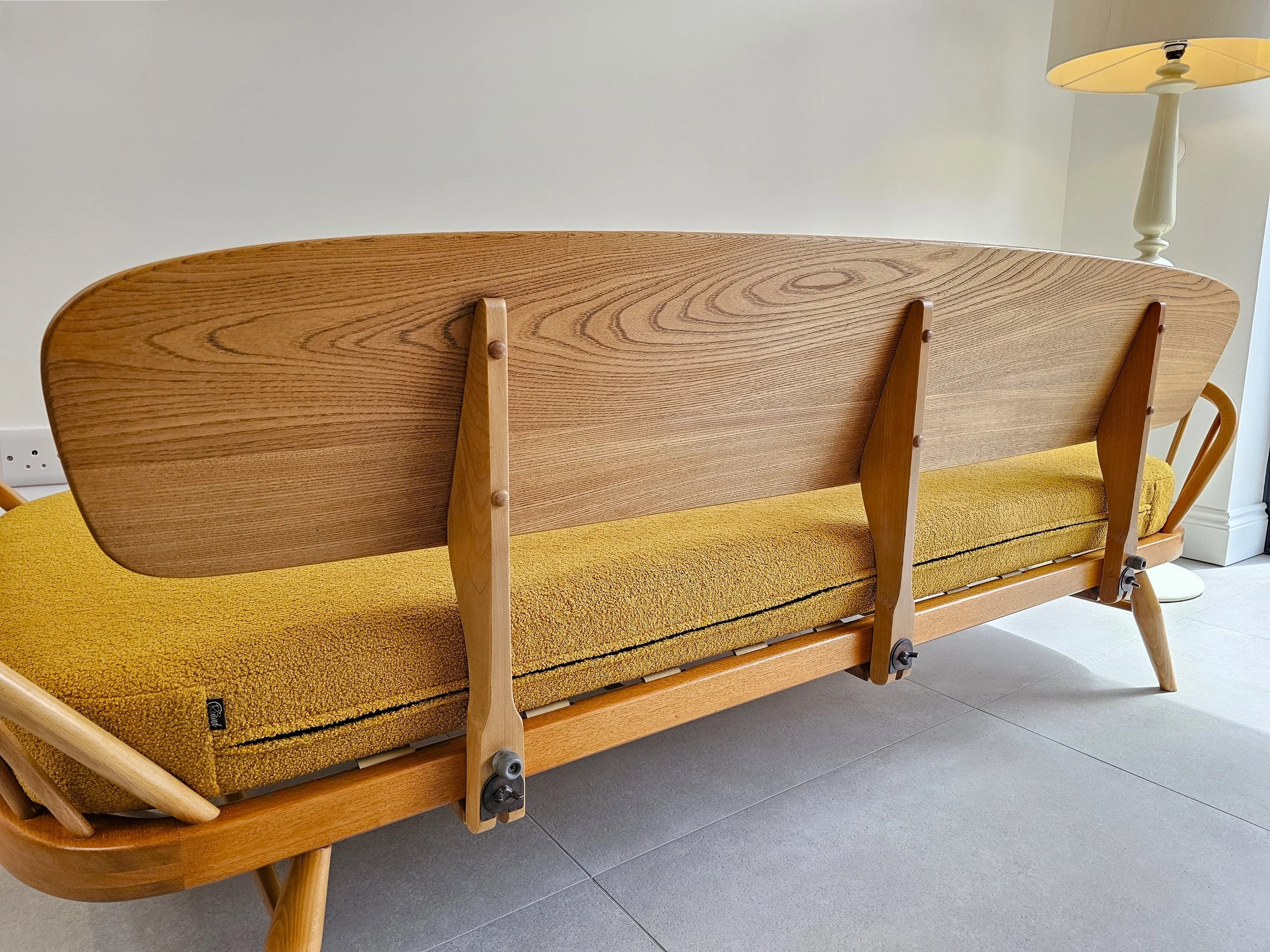 mustard backboard b.jpg